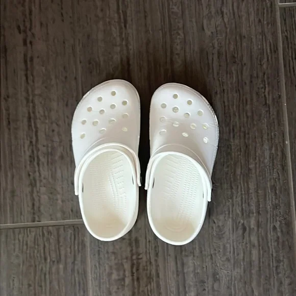 White crocs size 2 deals